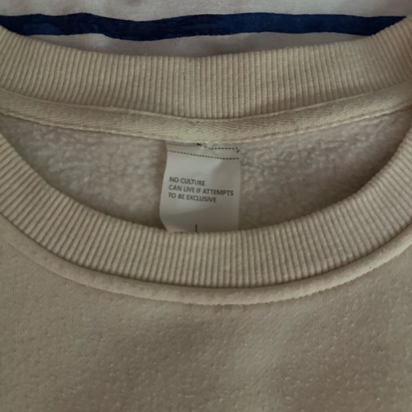 Sweater - Picture 4 of 4